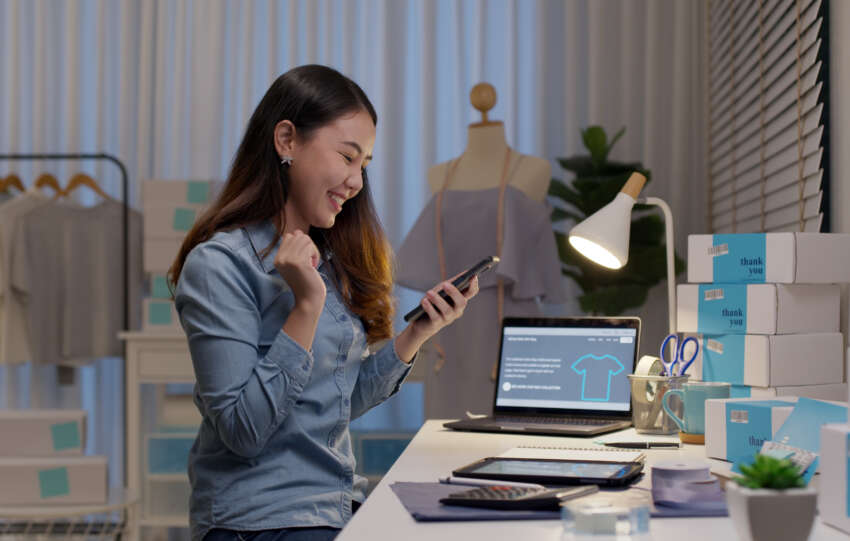 How Smart Entrepreneurs Fund Their First Online Business