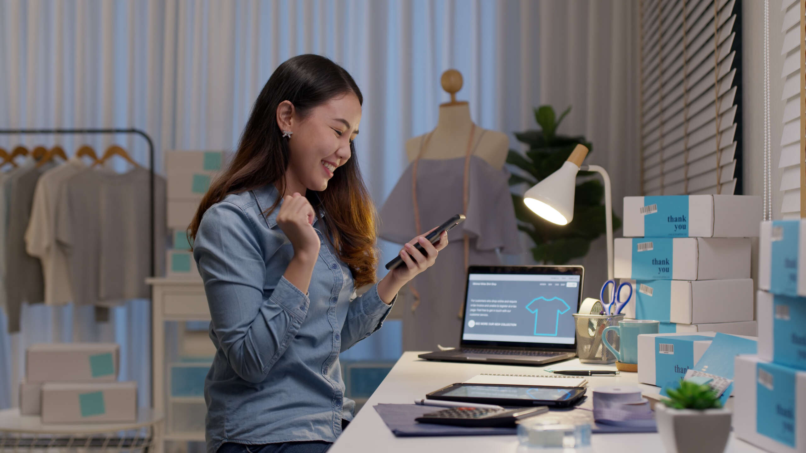 How Smart Entrepreneurs Fund Their First Online Business